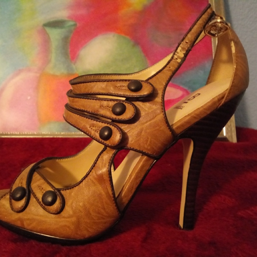 Ladies Shoes Size 8